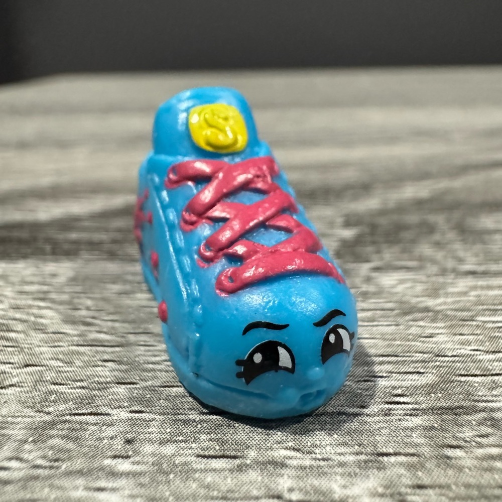 Shopkins | Shoes: Blue Sneaky Sue (2-106) - Mini Collectable Figure